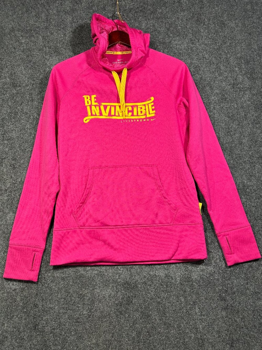 Nike Therma Fit Hoodie Womens Medium Livestrong Be Invincible Pink Thumb Holes